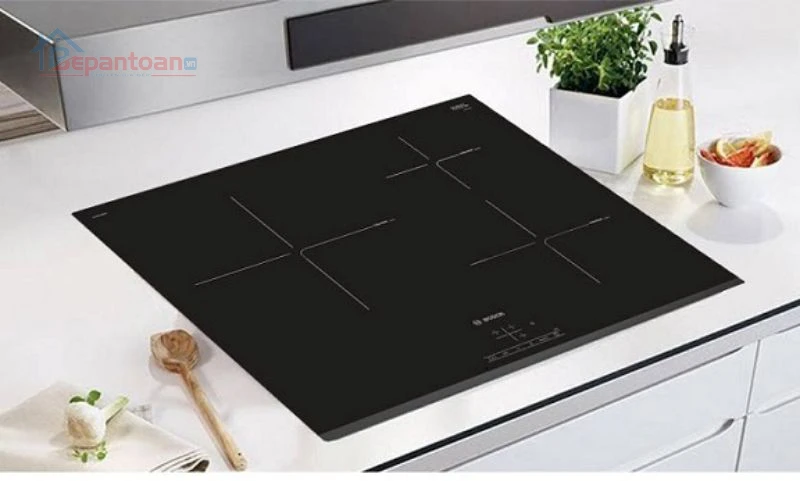 https://static.bepantoan.vn/userfiles/images/bep-tu-bosch-co-de-bi-nut-mat-kinh-khong-3.jpg